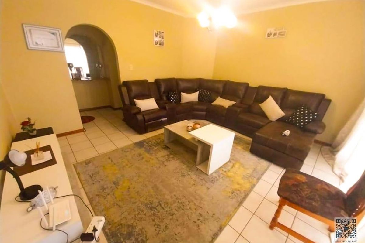 3 Bedroom House In Marbela Complex Birchleigh North - Photo 5