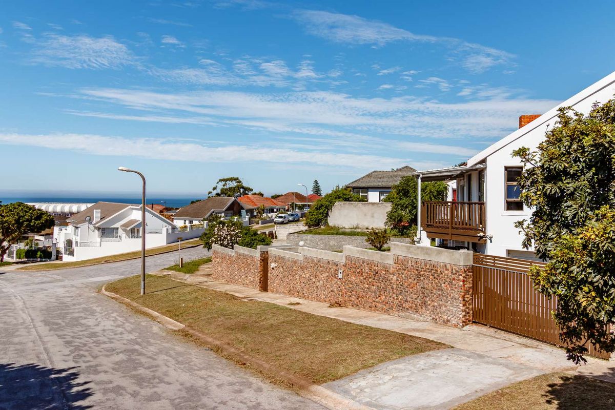 5 Bedroom House for Sale in Adcockvale - Photo 4