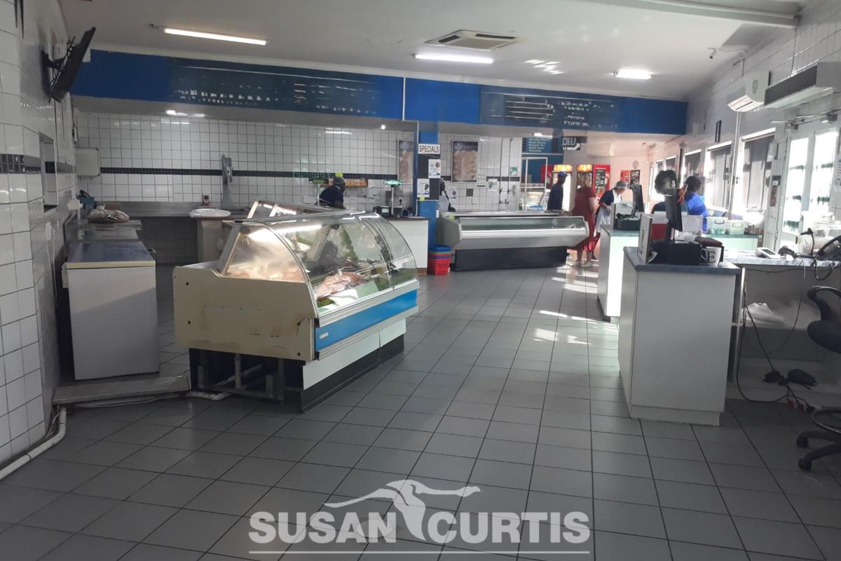 Well-located building with numerous potential - Photo 2