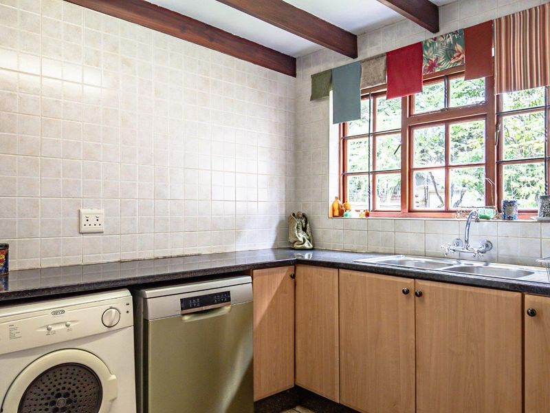 FOUR BEDROOM HOUSE FOR SALE IN EASTWOOD, ARCADIA - Photo 9