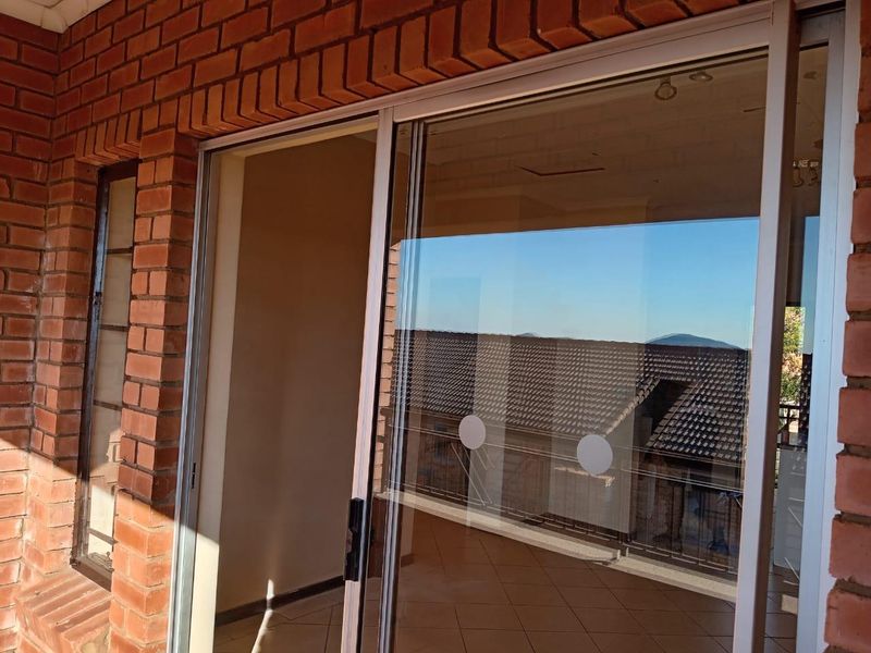 2 Bedroom Apartment/Flat For Sale in Karenpark - Photo 5