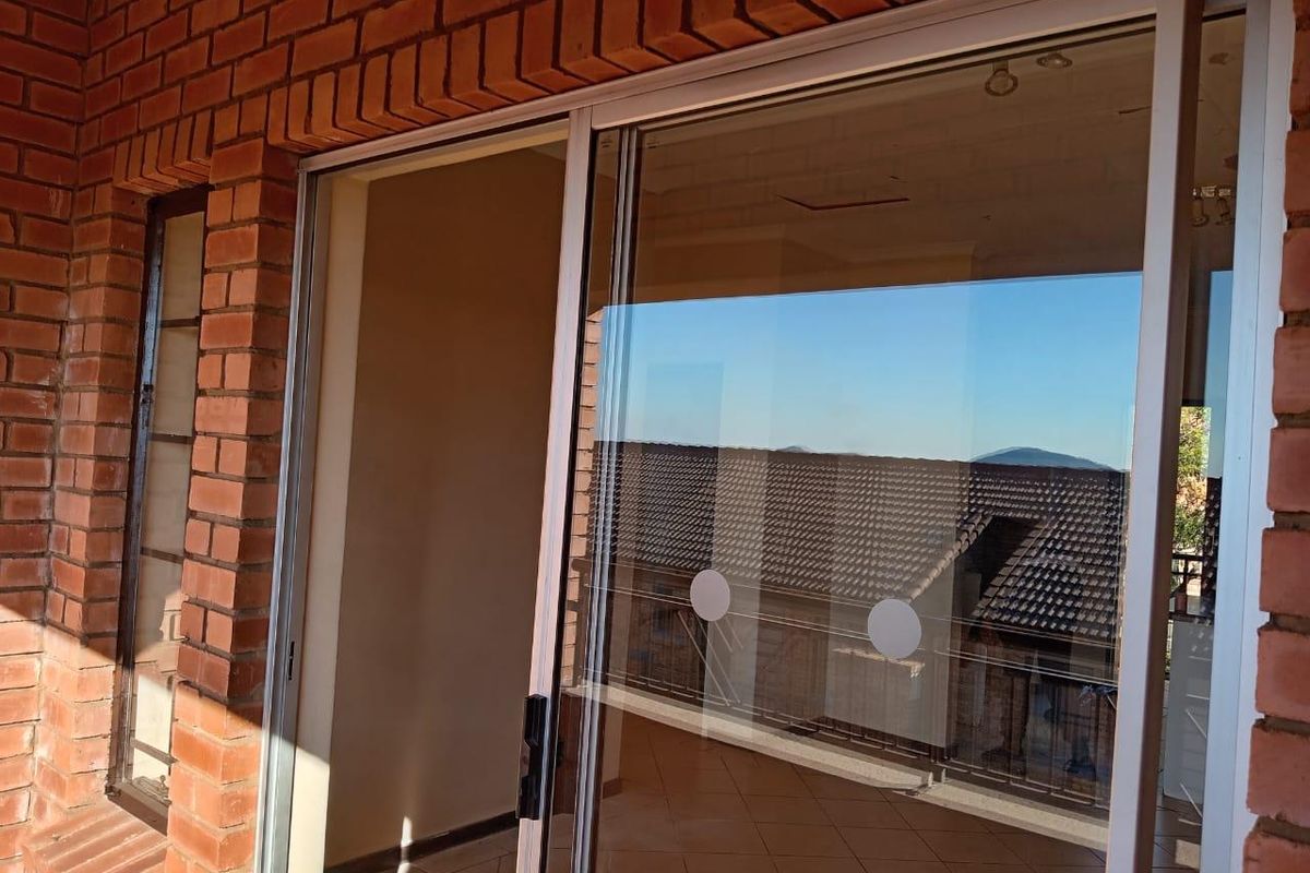 2 Bedroom Apartment/Flat For Sale in Karenpark - Photo 5