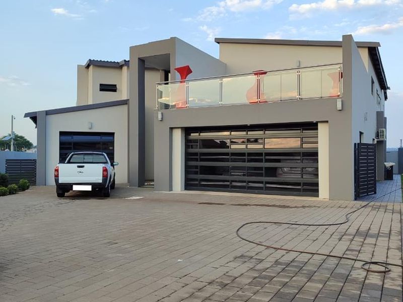 Massive Double storey house for sale in Heuwelsig Estate, Centurion - Photo 3