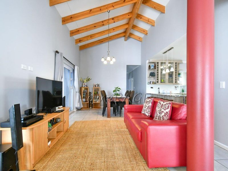 Meersig, Walvis Bay:  VERY ATTRACTIVE HOME is for Sale - Photo 8