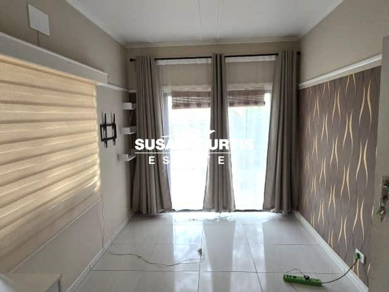 Family-Friendly House Featuring BBQ Room & Secure Enclosed Yard - Photo 9