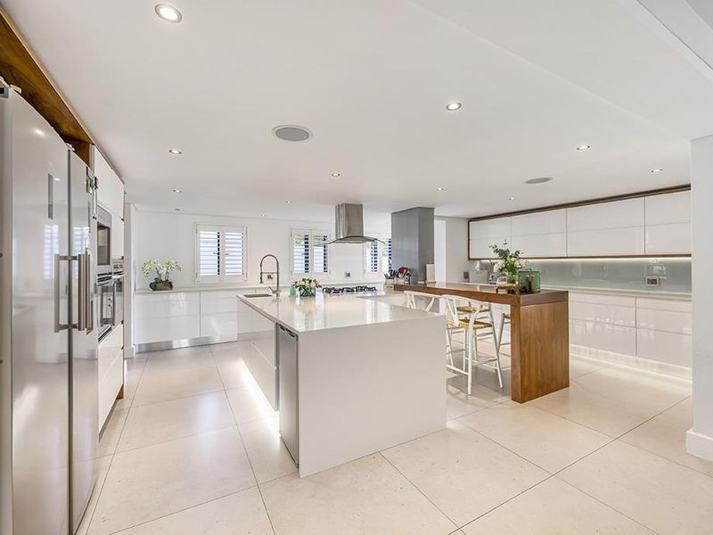 Luxurious Coastal Masterpiece with Panoramic Sea Views - Photo 9