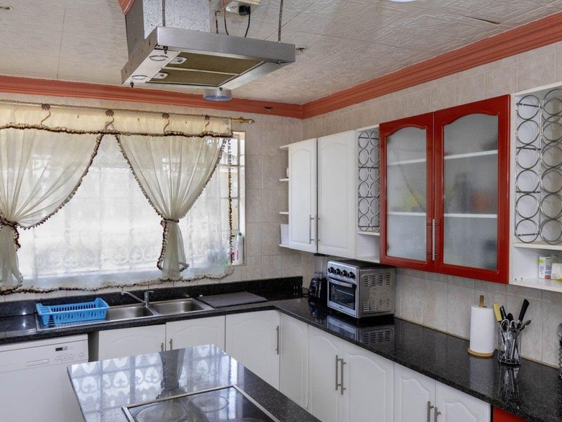 Spacious Family Home in a Secure Boomed Enclosure in Edenglen - Photo 8