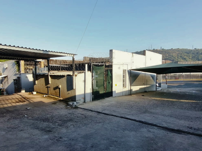 130m2 Road-Facing Commercial Space to Rent - Photo 7