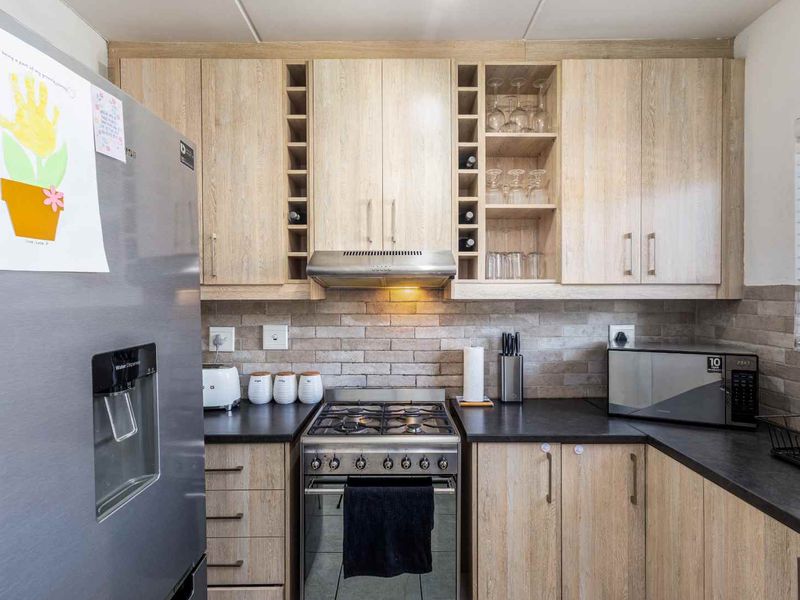 2 Bedroom Duplex Supreme - Photo 3