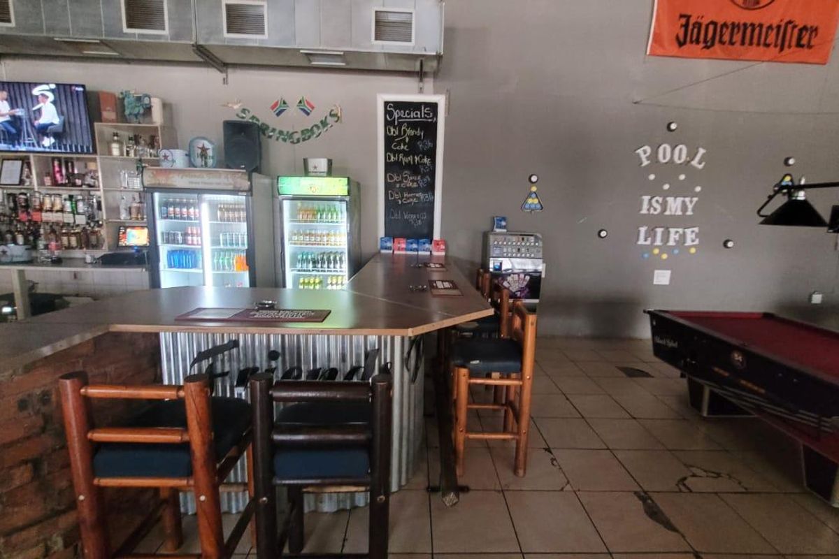 OWN YOUR OWN PUB AND GRILL WITH GREAT POTENSIAL.  LARGE FLOOR SPACE. - Photo 4