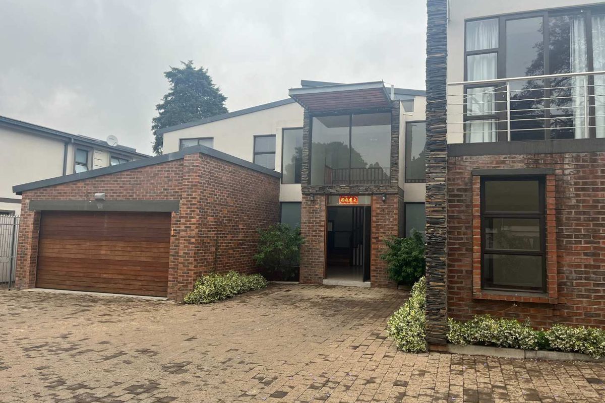 Luxury 5 Bedroom Modern Home for Sale in Bedfordview Estate – Pool, Balconies & Premium Finishes - Photo 2