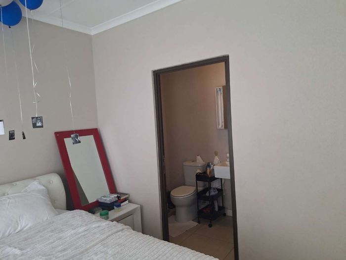 Property #2495304, Apartment For Sale in Windhoek East