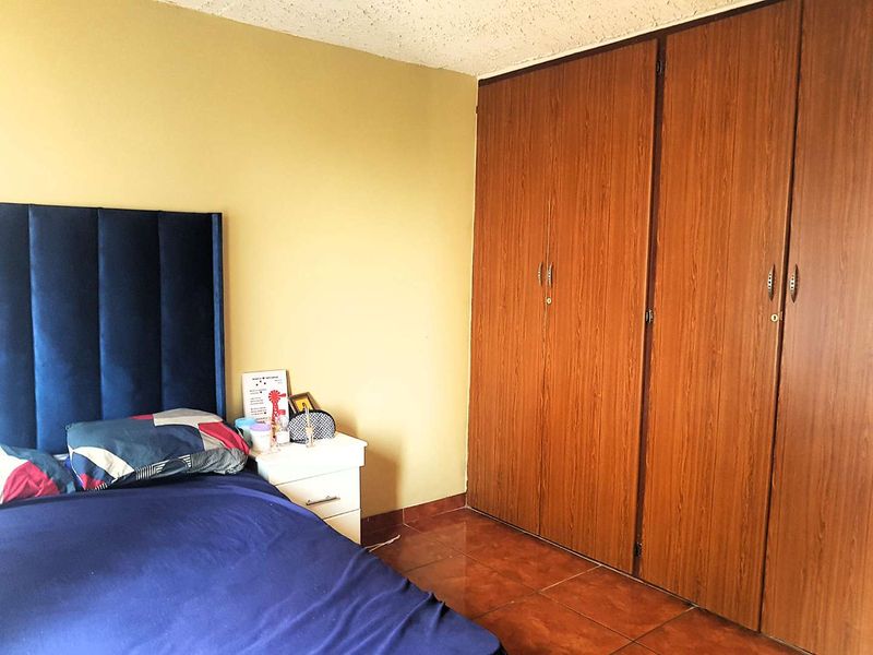 Prime Location - Photo 9