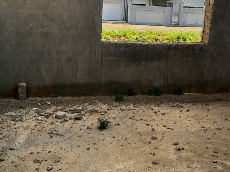 4 Bedroom House For Sale in Academia - Photo 8