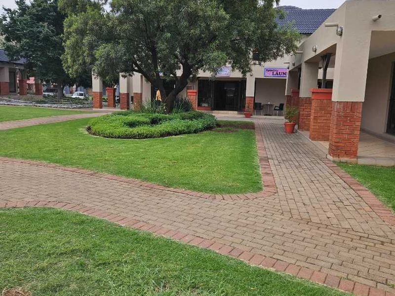 Bachelor flat in Karenpark - Photo 9