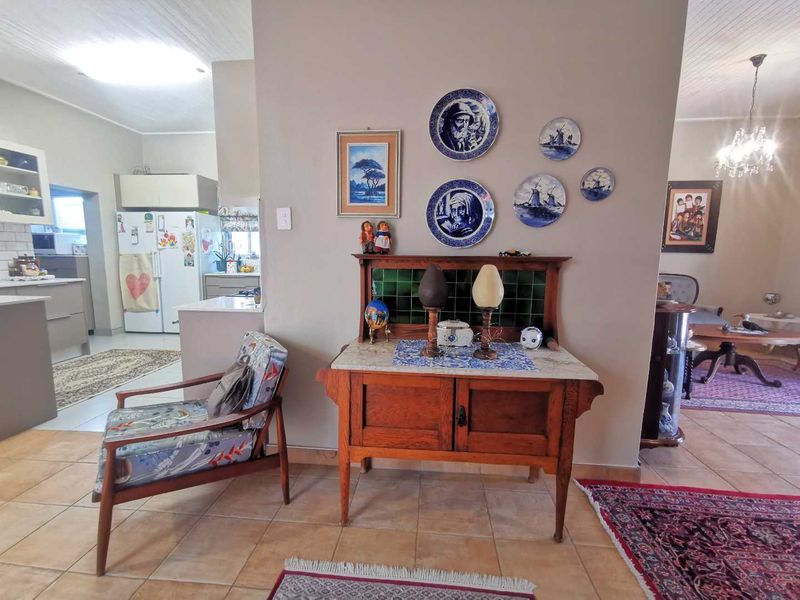 Single levelled House with granny flat for sale in Klein Windhoek - Photo 7