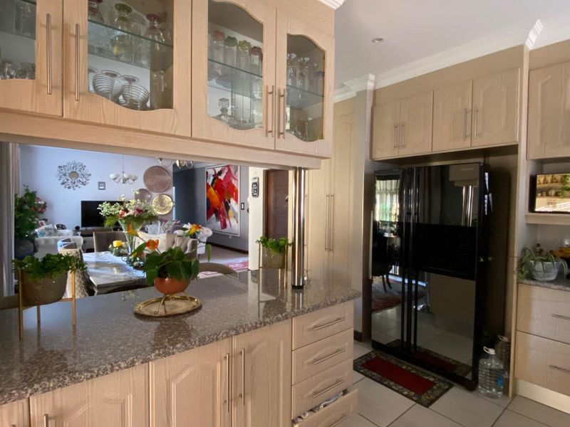 Perfect Family Home - Photo 4