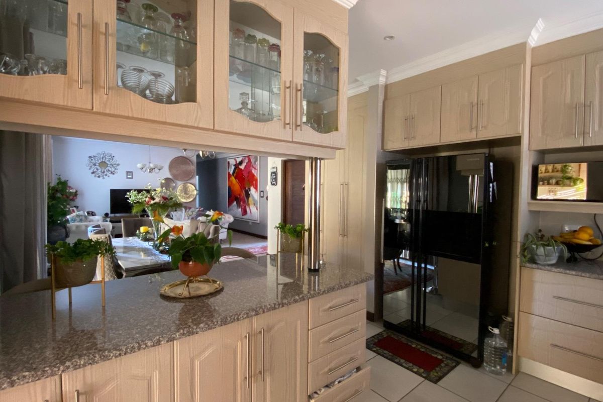 Perfect Family Home - Photo 4