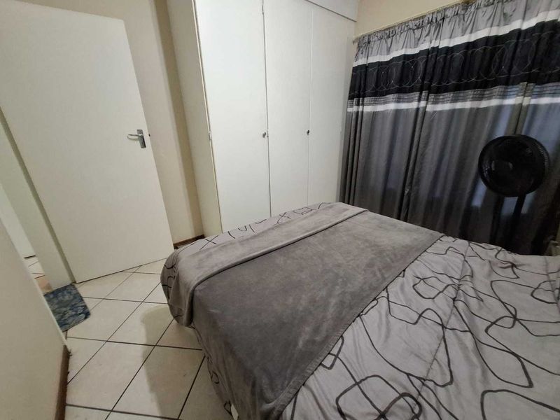 Lovely 2 bedroom Top unit in Equestria Estate - Photo 6