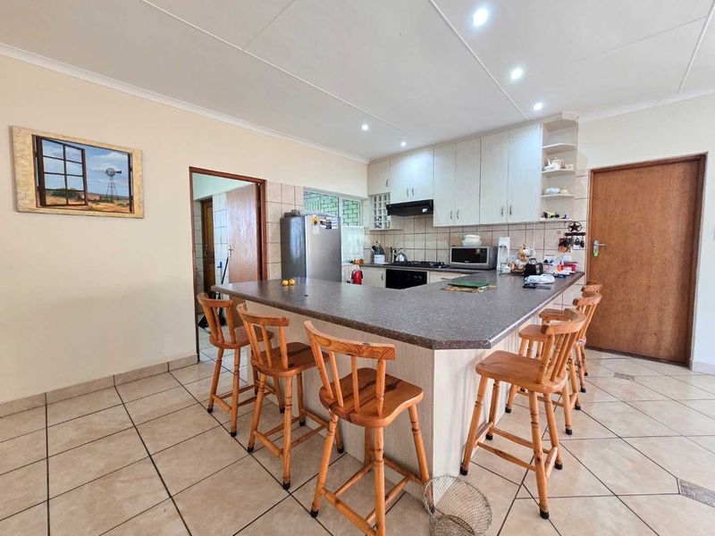 Low maintenance family home for sale in Stilbaai-Wes. - Photo 10