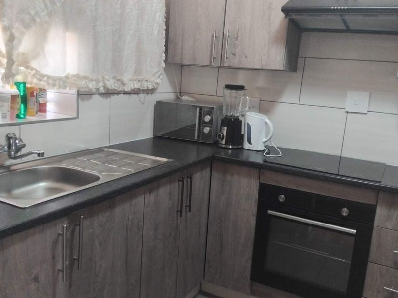 1 Bedroom Apartment/Flat For Sale in Sunny Side Pretoria - Photo 5