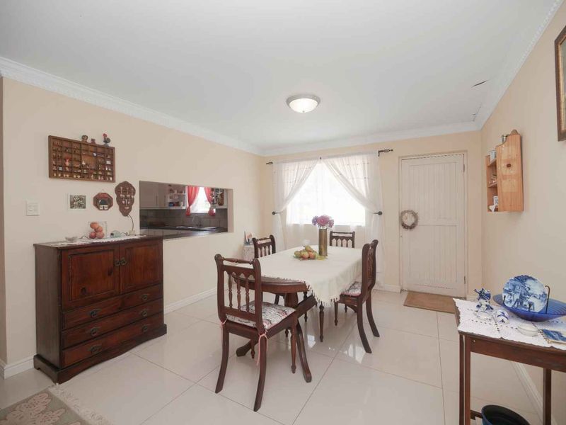 Spacious Double-Storey Home with Sea Views & Entertainer’s Appeal - Photo 8