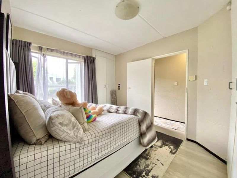 STYLISH ONE BED APARTMENT IN THE HEART OF MORNINGSIDE - Photo 10