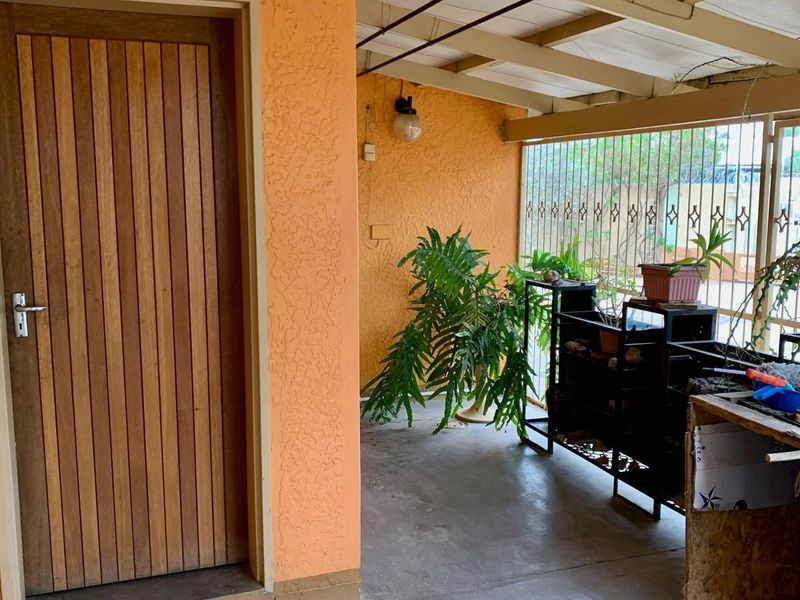 For Sale: Spacious 3-Bedroom House with Double Garage in Okahandja - Photo 7