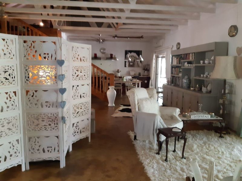 Tranquil Living In The Bushveld - Photo 2