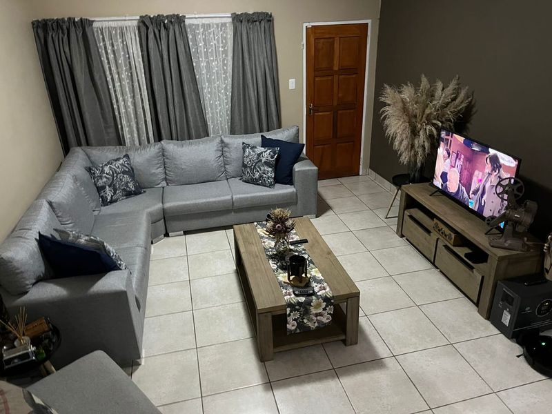 Rent 2Bed Sandalwood Estate Home – Private Garden & Double Garage - Photo 8