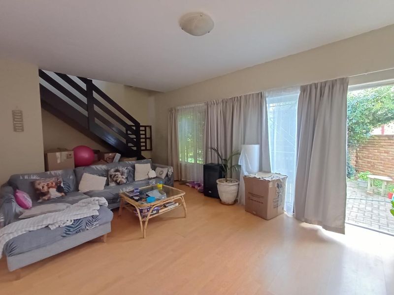 Charming Duplex Living in Sought-After Bromhof – Perfect for Families - Photo 8