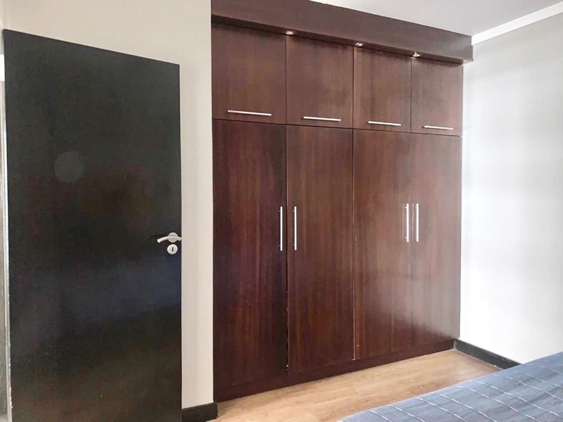 Modern, Stylish 2-Bedroom Apartment in the Heart of Cape Town - Photo 6