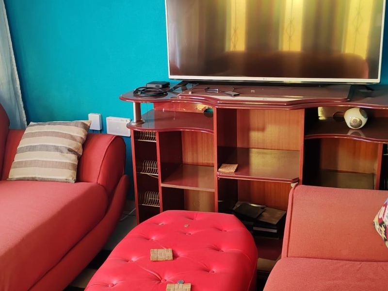 2 Bedroom House for sale - Photo 8