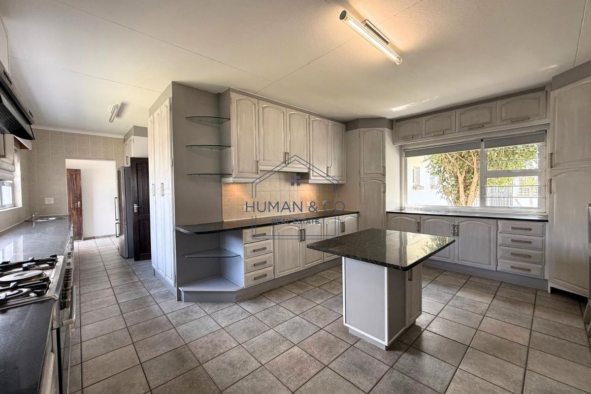 Large Residential Property in Central Town - Photo 5