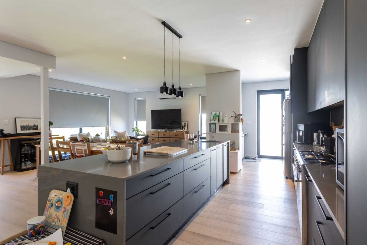 A stylish three-bedroom home in North Pointe Neighbourhood on Val de Vie Estate. - Photo 2