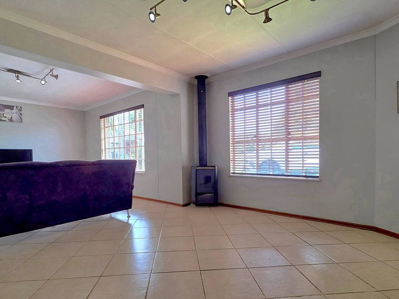 3 Bedroom House for Sale in Verwoerdpark - Photo 5