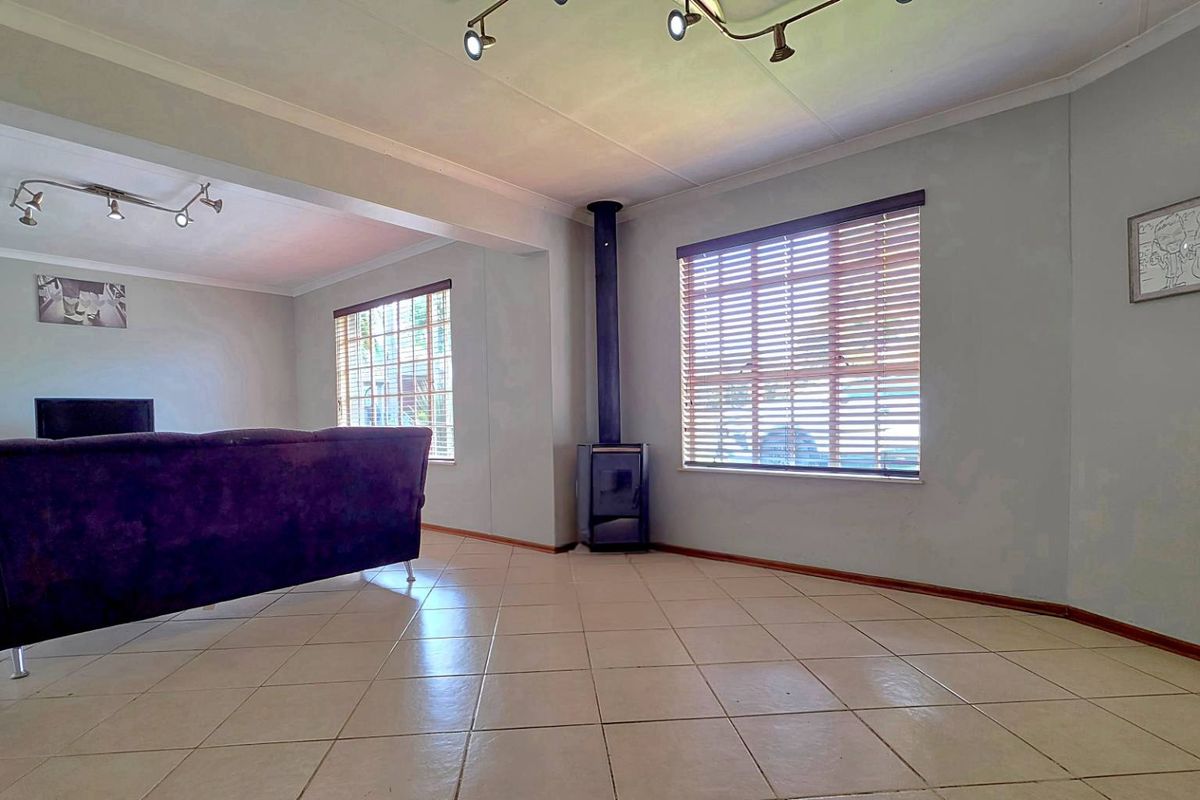 3 Bedroom House for Sale in Verwoerdpark - Photo 5