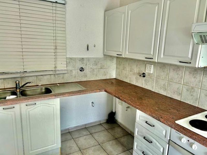 Beautiful Unfurnished One Bedroom apartment in Morningside FOR SALE - Photo 3