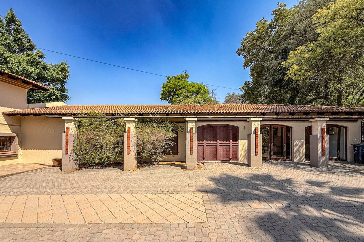 Elevate Legacy: Tuscan Majesty in Waterkloof's Secure Sanctuary. - Photo 3