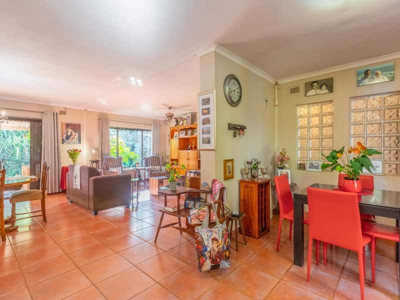 Spacious Family Home with Guest Cottage in Forest Hills - Photo 10