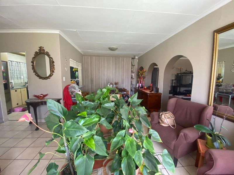 Pet Friendly Simplex for Sale - Photo 8