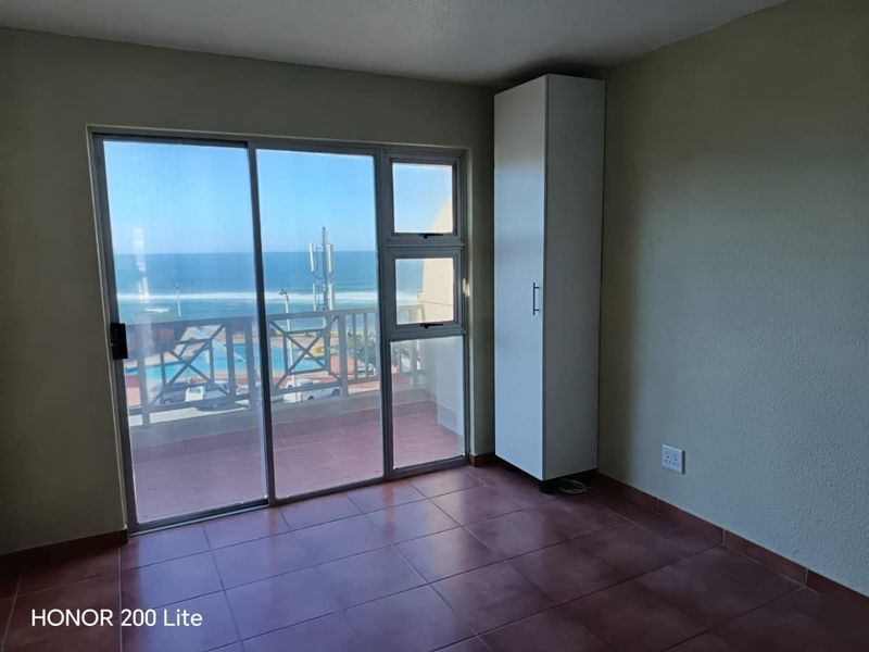 3 Bedroom, 2 Bathroom Flat with Sea Views - Photo 6