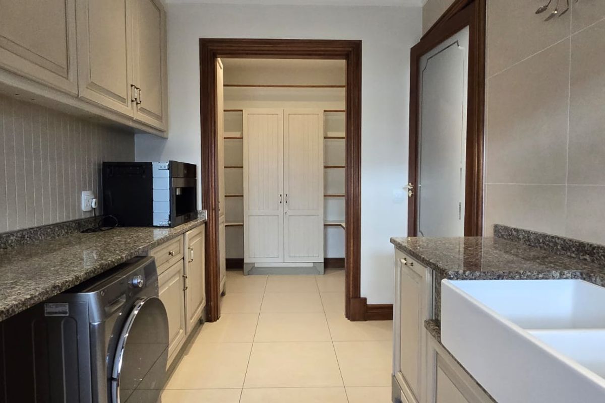 Timeless 4 Bedroom Home with Luxury Estate Living - Photo 4