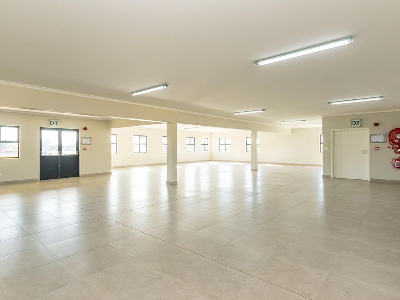 IDEAL FOR CALL CENTRE, CORPORATE OFFICES OR SHOOLS. - Photo 9