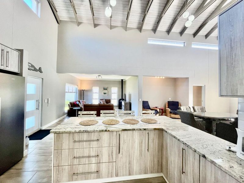 Stylish 3-Bedroom Home Offering Space, Flow & Lifestyle - Photo 5