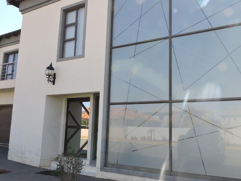 Modern 5 - Bedroom Home with 2 Flatlets in Savannah Country Estate - Photo 2