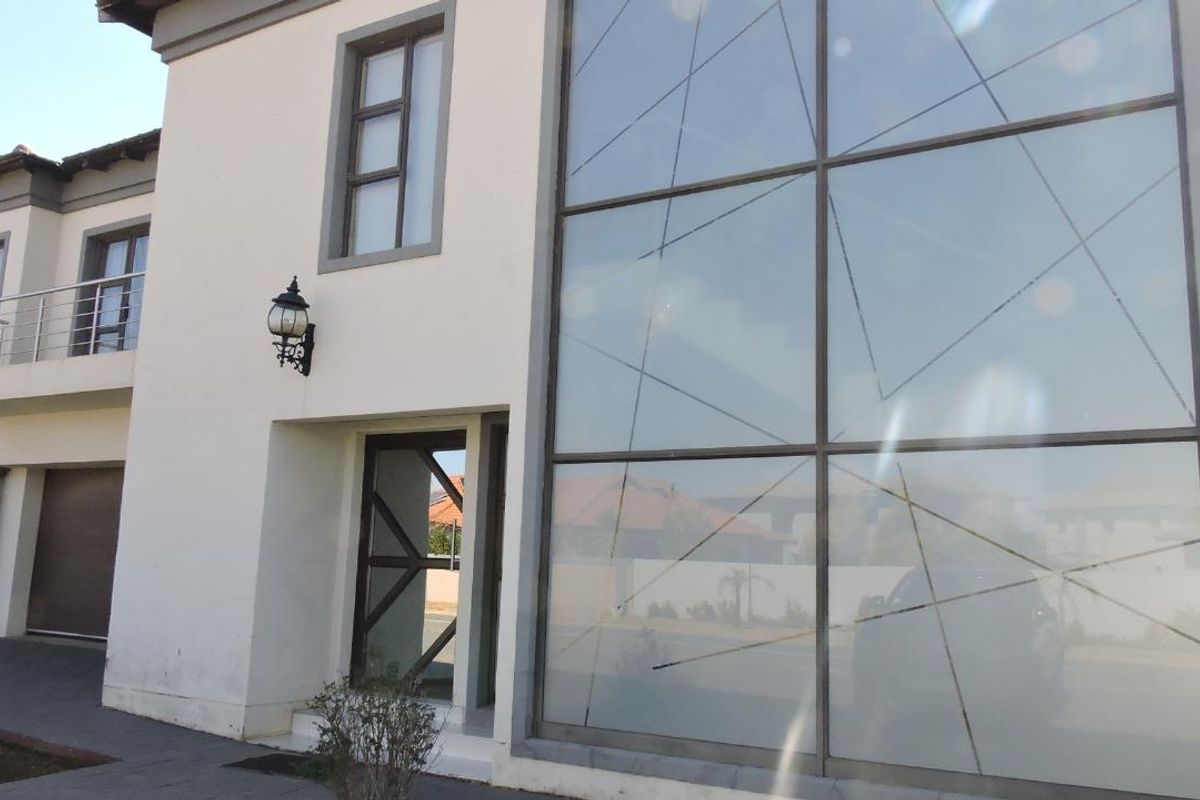 Modern 5 - Bedroom Home with 2 Flatlets in Savannah Country Estate - Photo 2