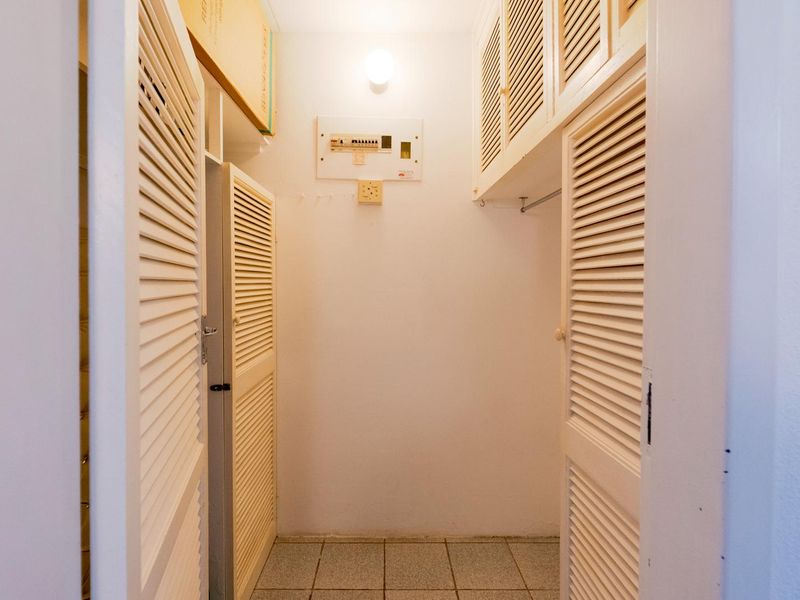 Picture perfect furnished studio apartment in Warner Beach, where everyday living feels like a getaway. - Photo 2