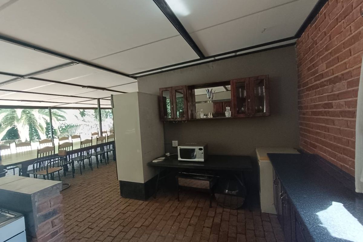 FARM - CENTURION - 2 HOUSES - 2 FLATLETS & CHURCH - Photo 5