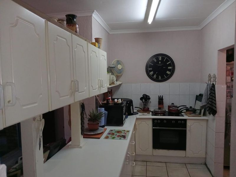 Charming 2-Bedroom Facebrick Simplex – Exceptional Value! - Photo 7